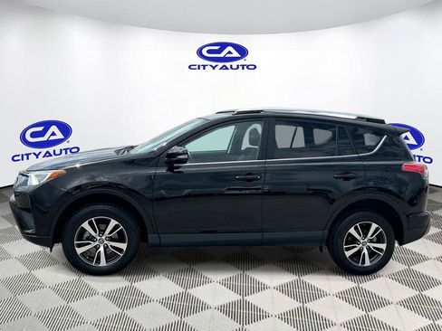 Used 2018 Toyota RAV4 XLE image 7