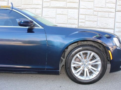 Used 2017 Chrysler 300 Limited image 12