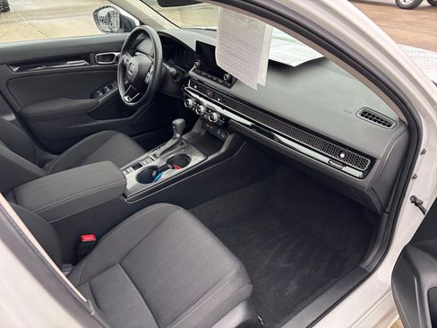 Certified 2024 Honda Civic EX image 32