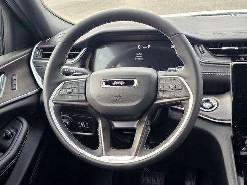 New 2025 Jeep Grand Cherokee Limited image 15