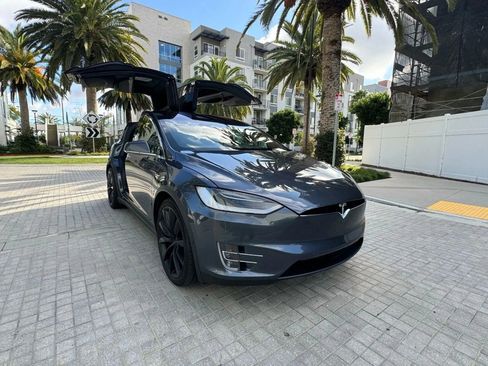 Used 2017 Tesla Model X 75D image 3