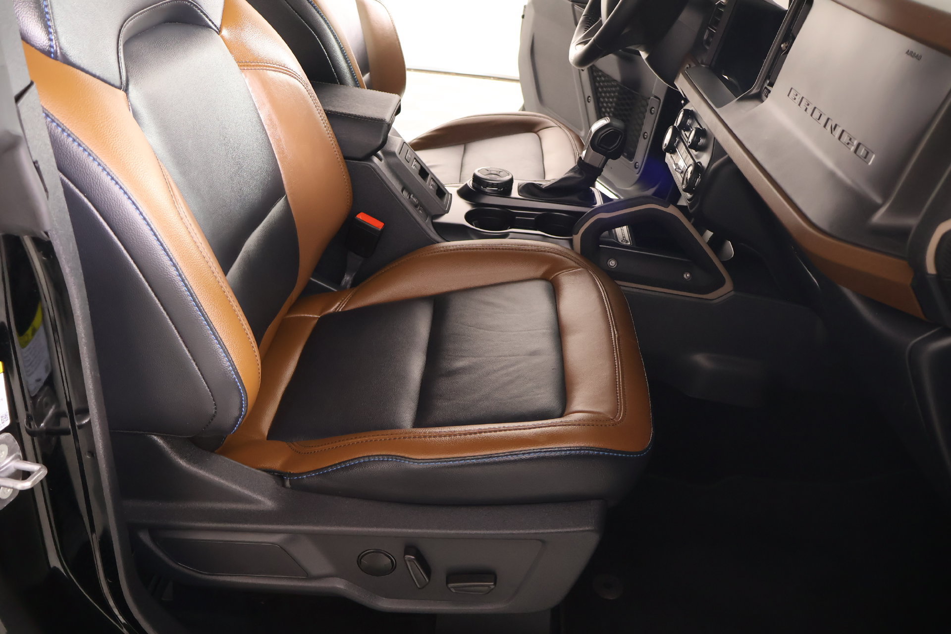 Used 2024 Ford Bronco Outer Banks AWD/4WD image 15