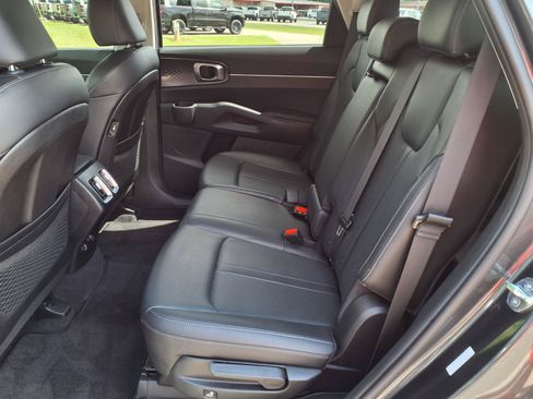 Used 2023 Kia Sorento S FWD image 15