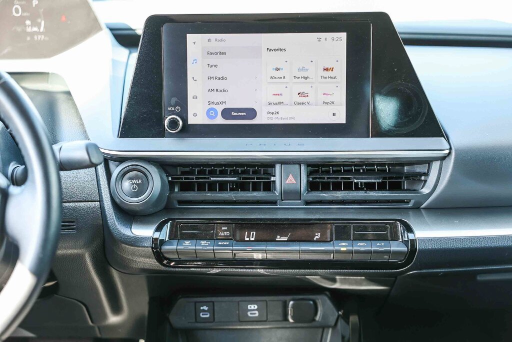 Certified 2025 Toyota Prius LE FWD image 3
