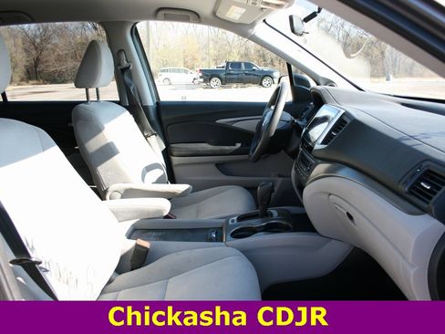 Used 2017 Honda Pilot EX image 19