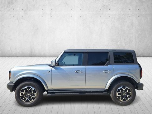 Used 2023 Ford Bronco Outer Banks image 2