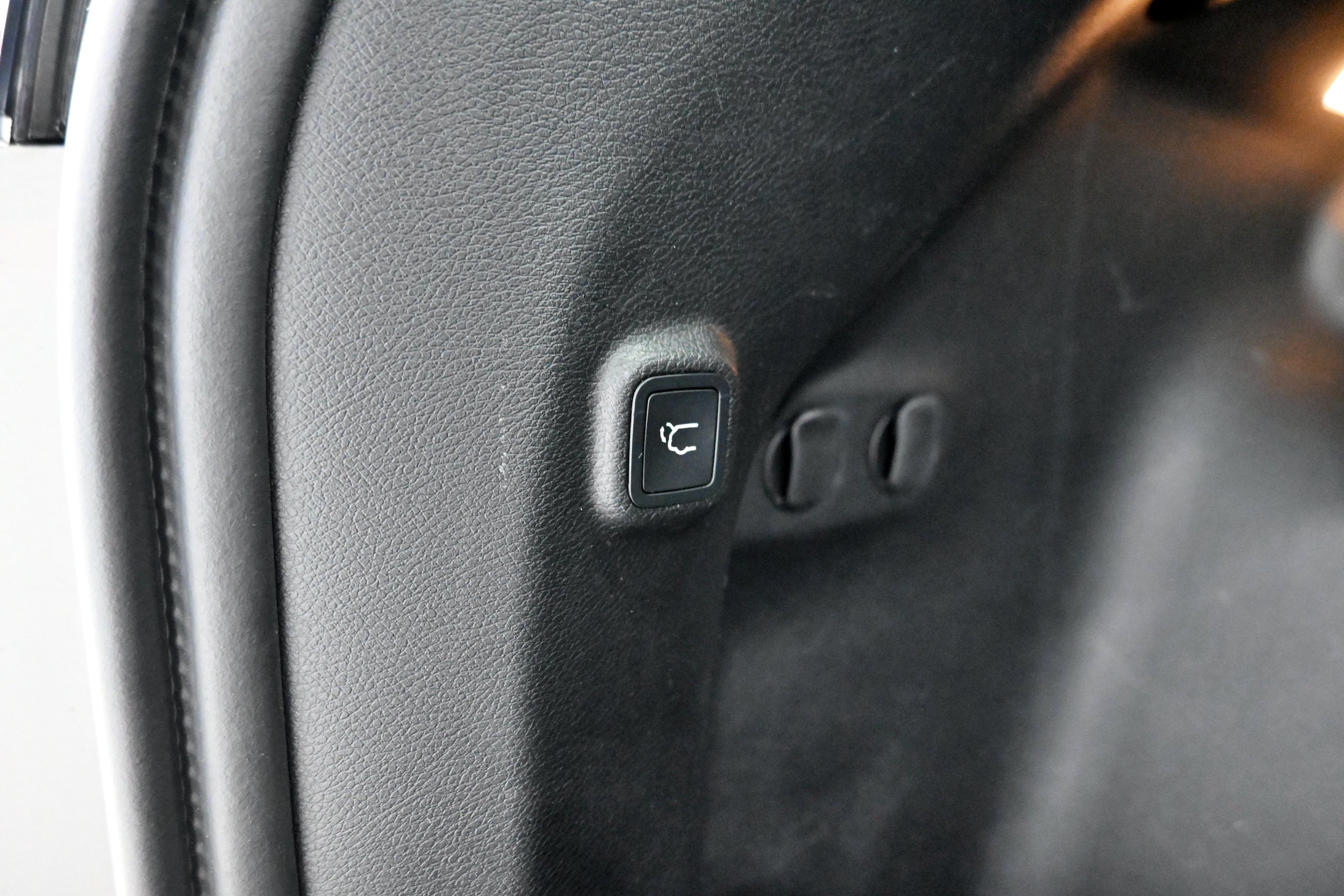 Used 2019 Jeep Cherokee Limited AWD/4WD image 35