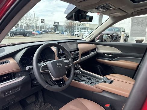 Used 2024 Toyota Grand Highlander Platinum image 11