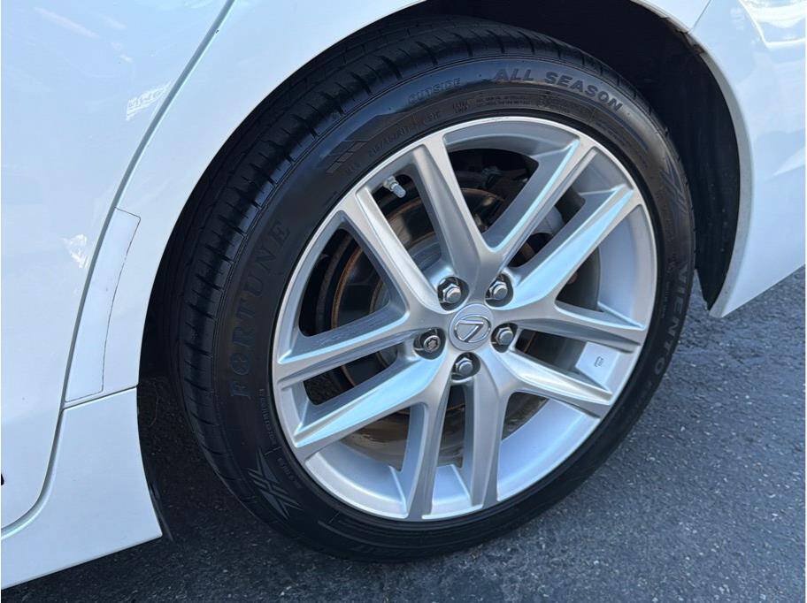 Used 2014 Lexus CT 200h FWD image 31