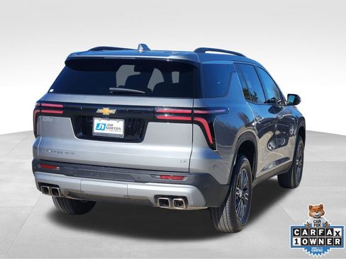 Used 2024 Chevrolet Traverse LT image 9