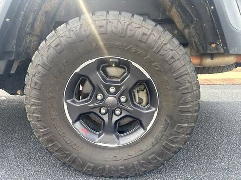 Used 2022 Jeep Gladiator Rubicon w/ LED Lighting Group AWD/4WD image 10
