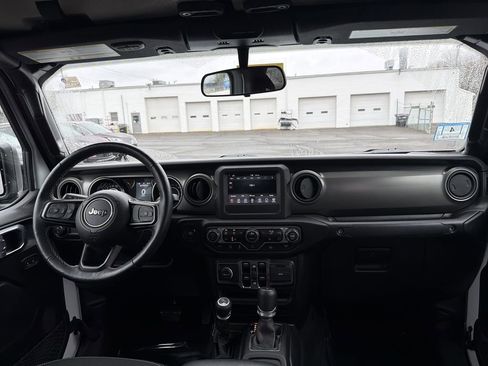 Used 2023 Jeep Gladiator Sport image 18