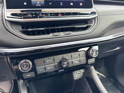 New 2026 Jeep Compass Latitude image 22