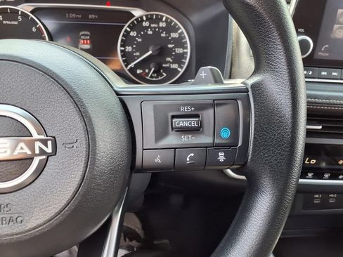 Used 2024 Nissan Rogue SV AWD/4WD image 13