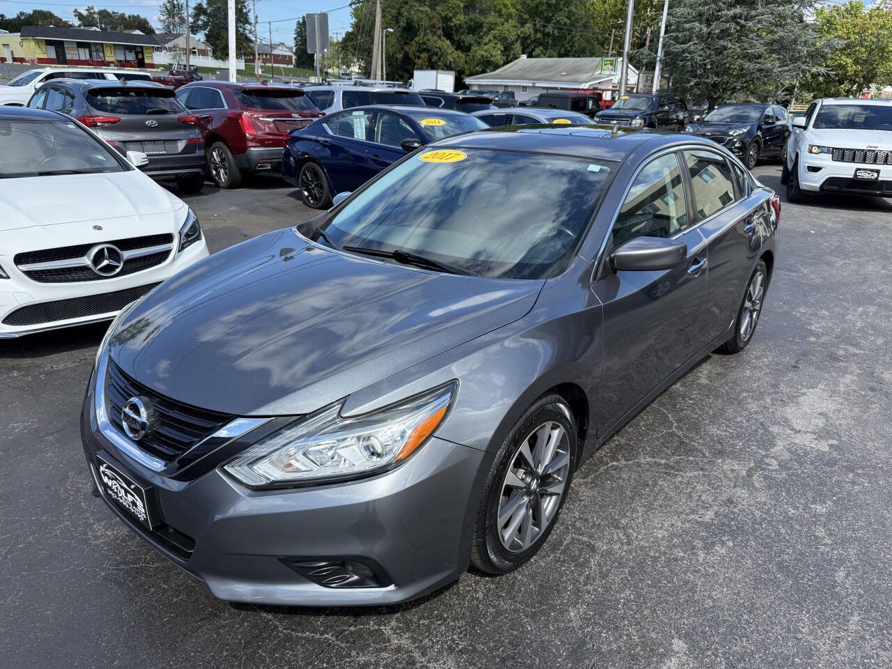 Used 2017 Nissan Altima 2.5 SV FWD image 2