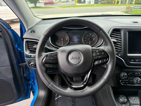 Used 2023 Jeep Cherokee Altitude Lux image 13