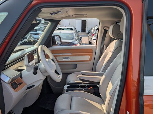 Used 2025 Volkswagen ID. Buzz Pro S Plus w/ Cupholders Package RWD image 18