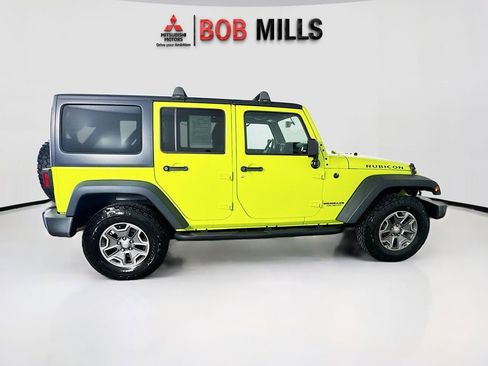 Used 2017 Jeep Wrangler Unlimited Rubicon w/ Connectivity Group AWD/4WD image 8