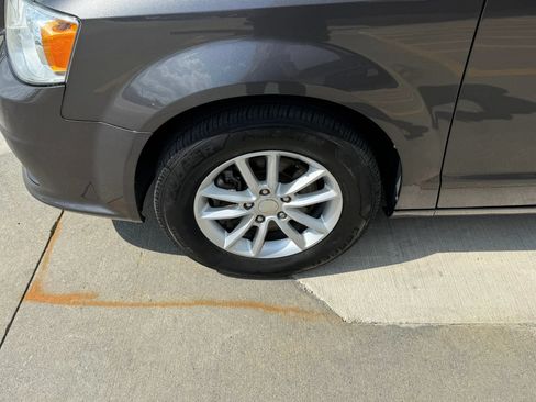 Used 2020 Dodge Grand Caravan SXT FWD image 47