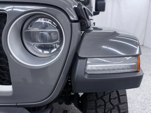 Used 2022 Jeep Gladiator Overland w/ LED Lighting Group AWD/4WD image 7