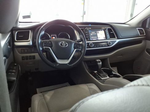Used 2019 Toyota Highlander Limited image 15