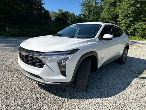 New 2026 Chevrolet Trax LT w/ LT Convenience Package FWD image 4