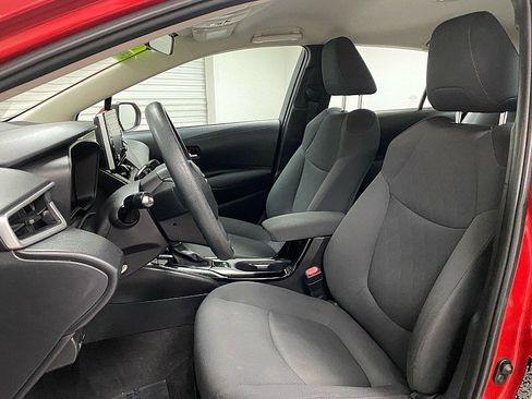Used 2021 Toyota Corolla LE image 9