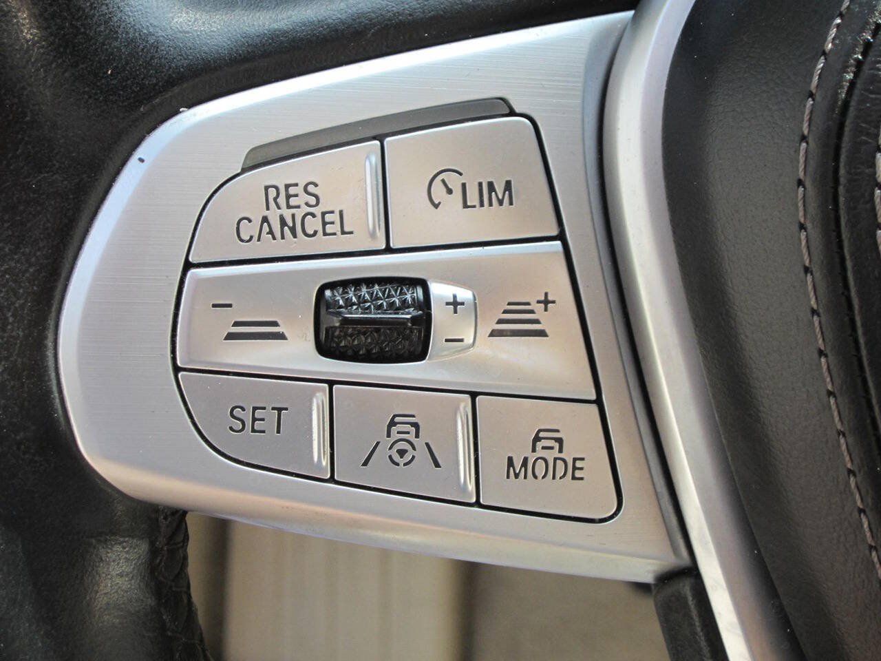 Used 2020 BMW 740i w/ Premium Package RWD image 39