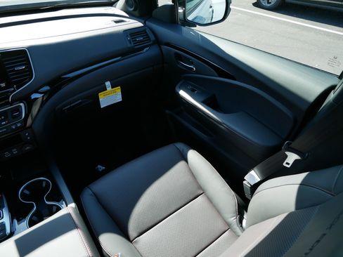 New 2026 Honda Ridgeline Black Edition image 11