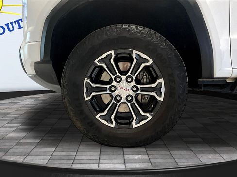 Used 2024 GMC Canyon AT4 w/ Technology Package AWD/4WD image 34