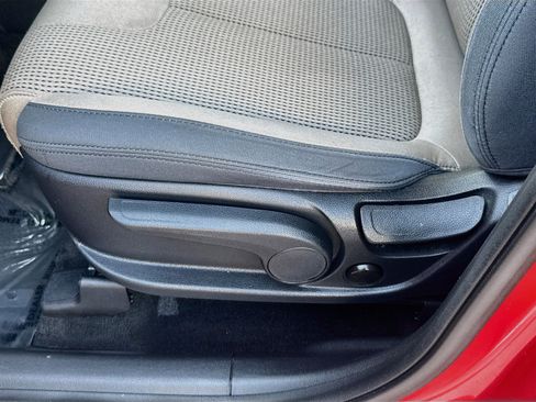 Used 2020 Hyundai Santa Fe SE FWD image 15