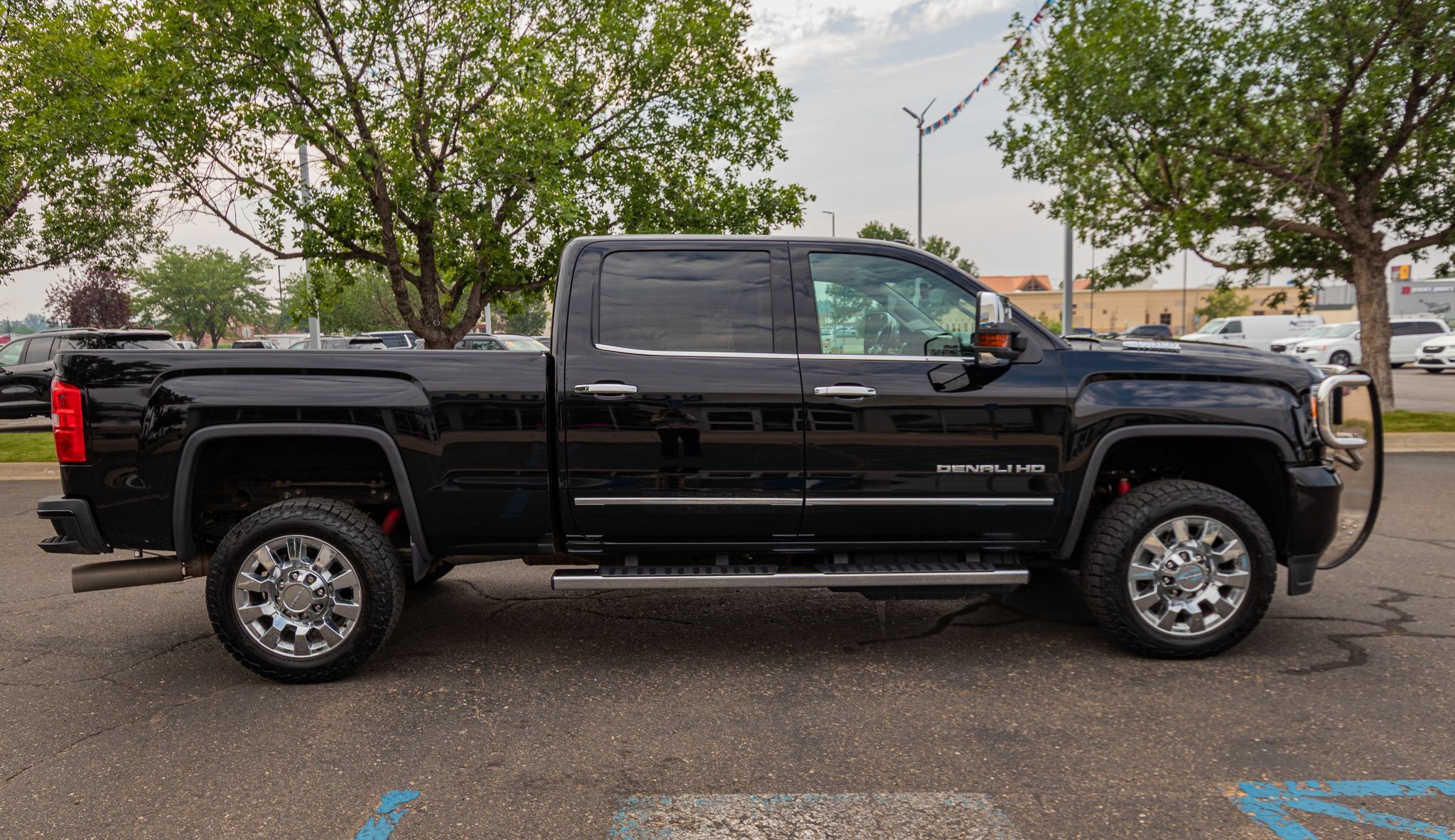 Used 2017 GMC Sierra 2500 Denali w/ Duramax Plus Package AWD/4WD image 6