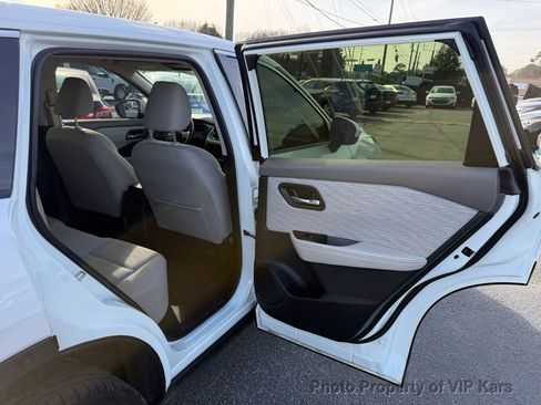 Used 2023 Nissan Rogue SV image 11