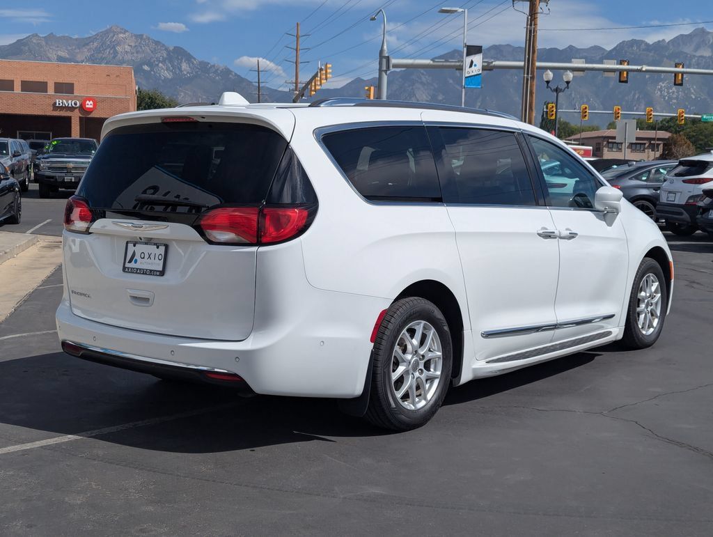 Used 2020 Chrysler Pacifica Touring-L w/ Advanced Safetytec Group FWD image 4