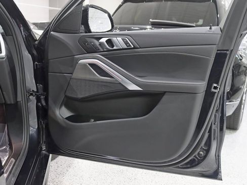 Used 2022 BMW X6 xDrive40i w/ Executive Package image 41