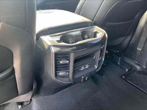 Used 2022 RAM 1500 Laramie AWD/4WD image 30