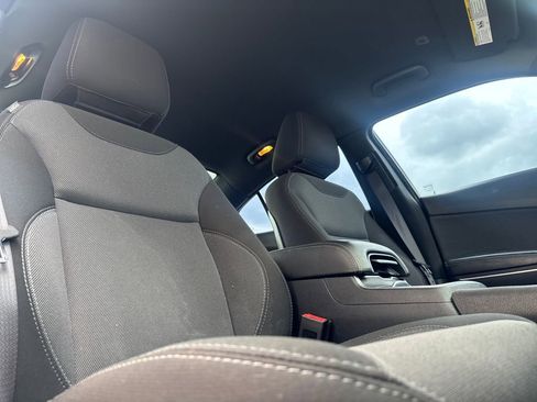 Used 2017 Dodge Charger SE image 24