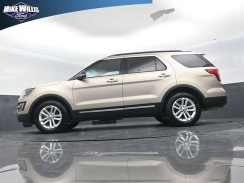 Used 2017 Ford Explorer XLT FWD image 20