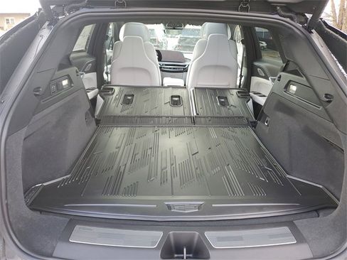 New 2026 Cadillac Lyriq Premium Luxury image 8