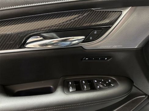 Used 2023 Cadillac XT6 Sport w/ Technology Package image 22