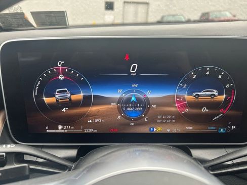 Used 2023 Mercedes-Benz GLC 300 4MATIC image 13