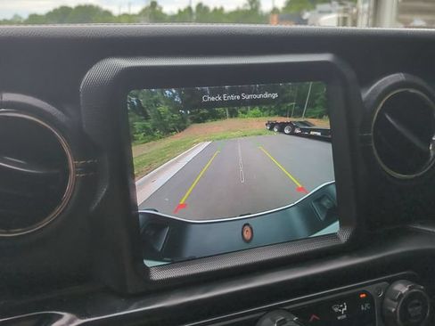 Used 2021 Jeep Gladiator Overland AWD/4WD image 37