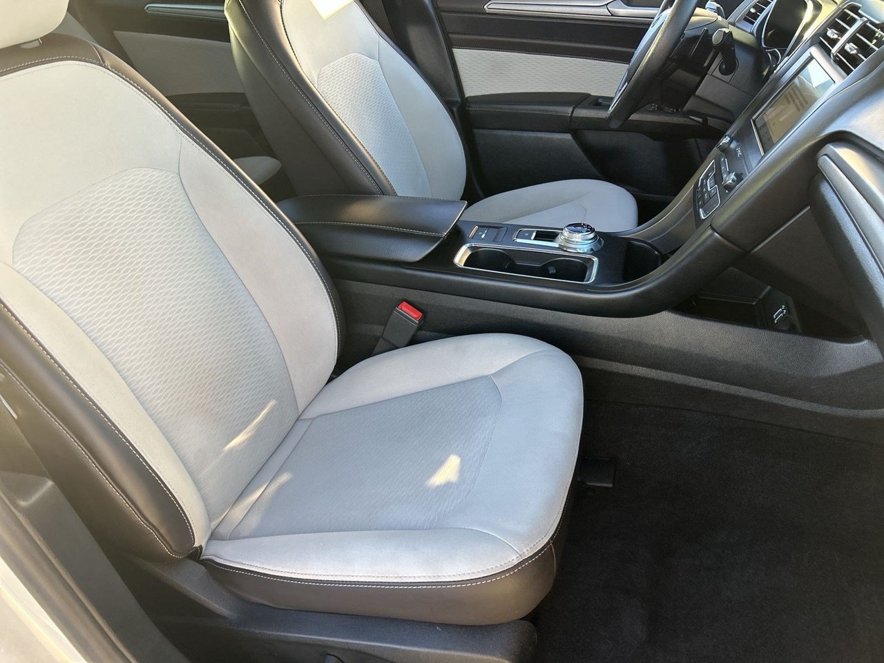 Used 2019 Ford Fusion SE w/ Equipment Group 151A FWD image 8