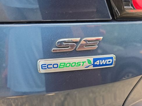 Used 2018 Ford Escape SE w/ SE Sync 3 Package AWD/4WD image 12