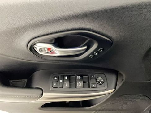Used 2020 Jeep Cherokee Limited AWD/4WD image 20