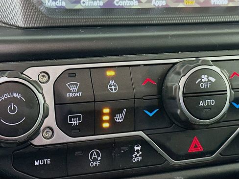 Certified 2022 Jeep Wrangler Unlimited Sahara w/ Cold Weather Group image 31