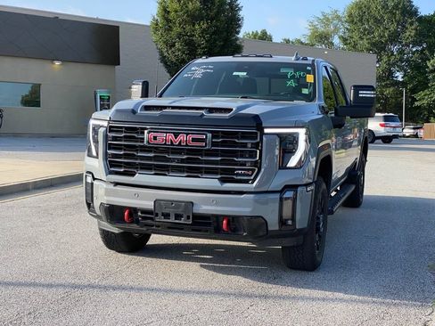 Used 2024 GMC Sierra 2500 AT4 w/ AT4 Premium Plus Package AWD/4WD image 3