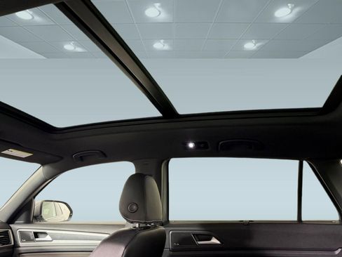 Used 2023 Volkswagen Atlas Cross Sport SEL Premium R-Line image 15