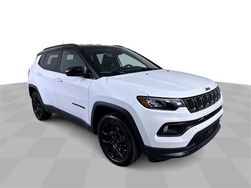 Used 2024 Jeep Compass Latitude w/ Convenience Group image 2