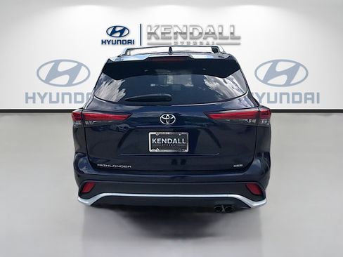 Used 2021 Toyota Highlander XSE FWD image 5